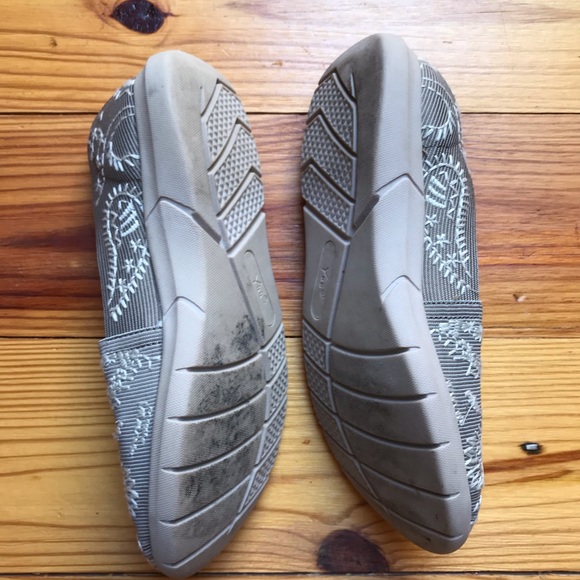 Yuu Beige Embroidered Cushioned Flats, EUC, 7 - Picture 5 of 10